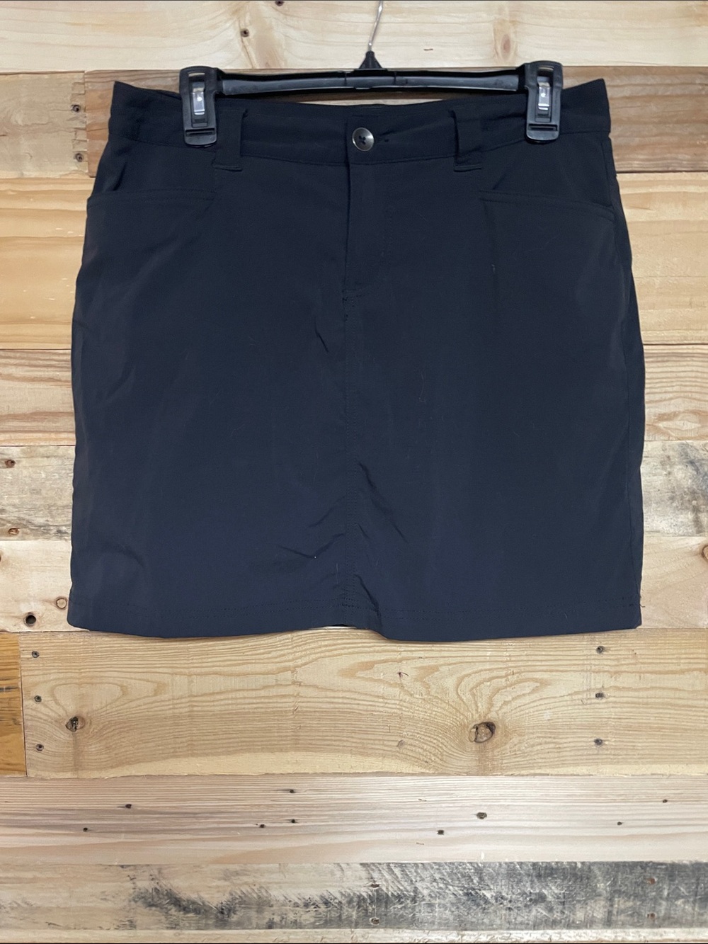 Eddie Bauer size 4 black skirt with built-in shorts